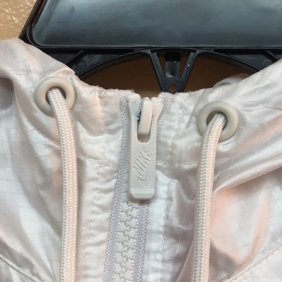 Nike Windbreaker White And Tan - Picture 6 of 7